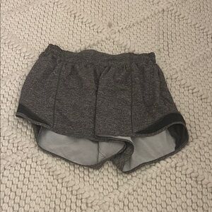 Lululemonn Hotty hot high rise lined 2.5 inch grey